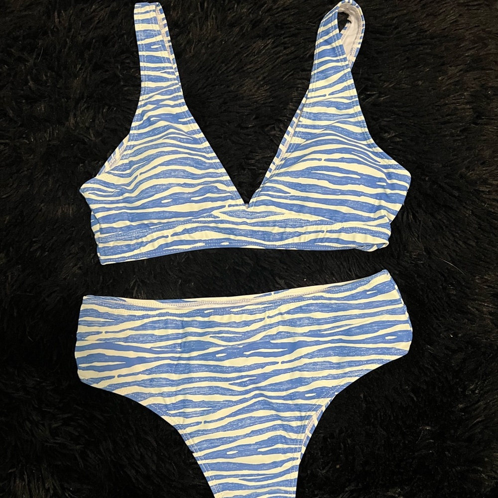 Shein swim suit , Size M. Never worn, still with ‘tags’.